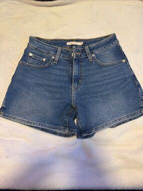 Levi’s shorts